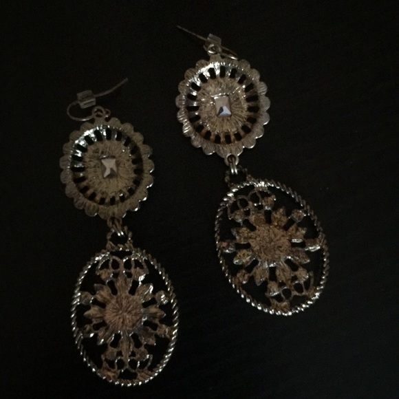 Jeweled dangling earrings - Picture 3 of 3